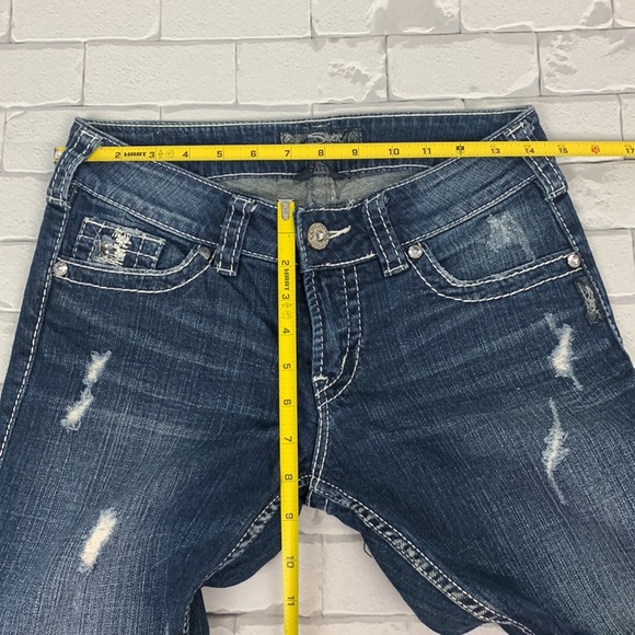 Silver Jeans Suki Flap Capri crop Jeans. 27. Darker wash. Distressed. Sequins - Picture 13 of 15